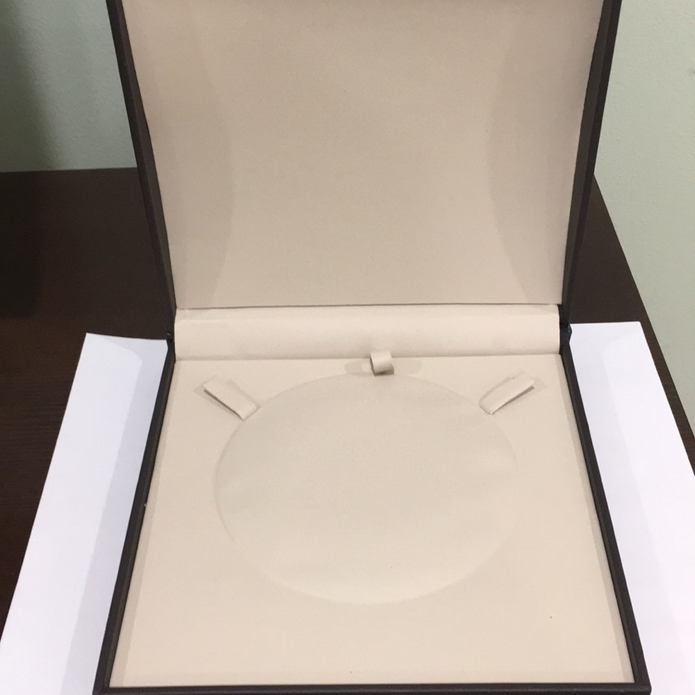 Necklace jewelry box